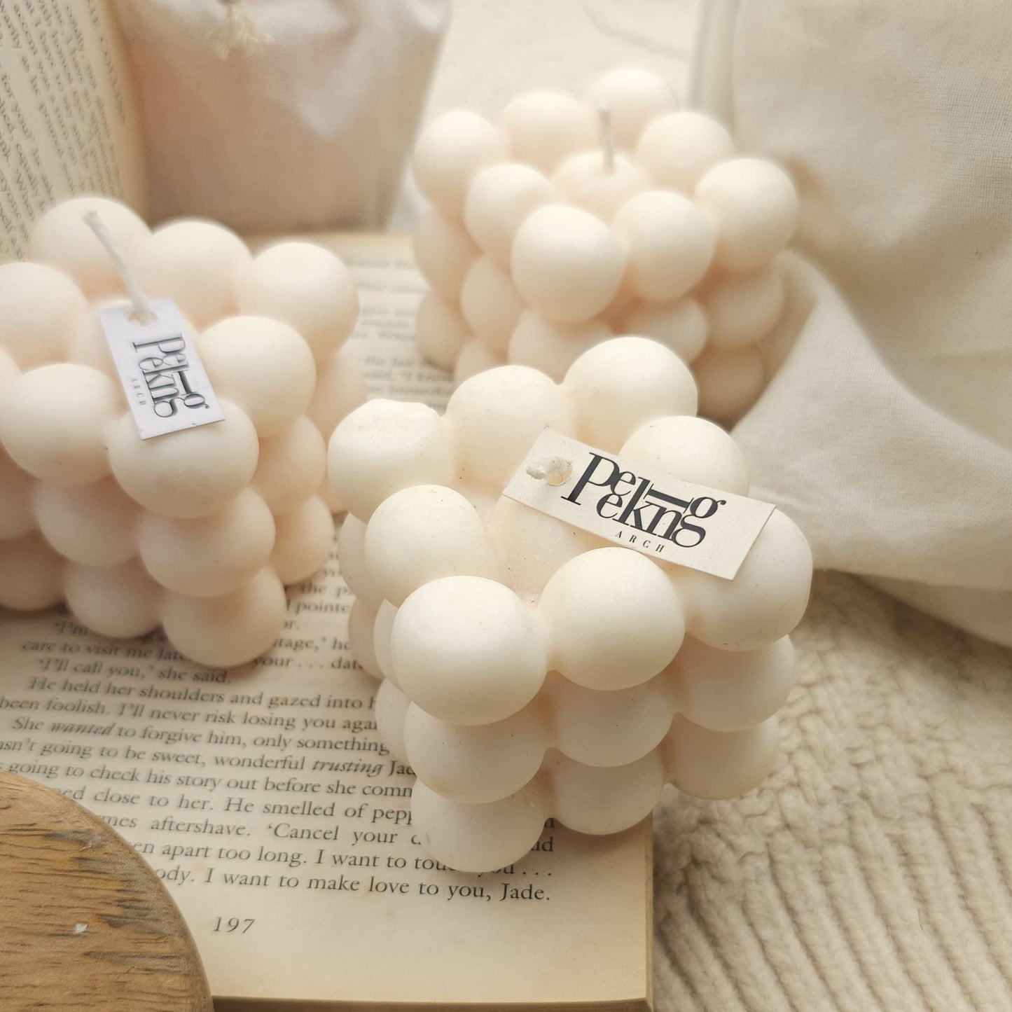 Scented Bubble Soy Candle - Woodland Crème